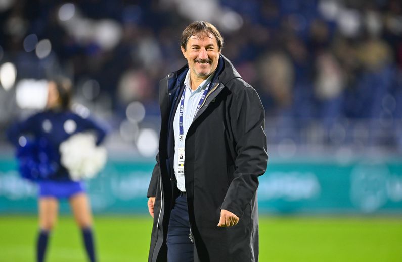 Philippe Sella reste proche de son club de toujours, Agen.