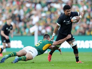 International - Rugby's Greatest Rivalry. Carter titulaire, Savea capitaine, McKenzie à l'arrière : la composition des All Blacks pour le deuxième test face aux Sud-Africains