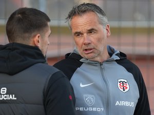 Transferts / Top 14 - "Si je me positionne personnellement, je suis affecté comme jamais" : Ugo Mola réagit aux départs de Thomas Ramos et de François Cros