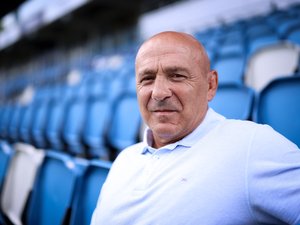 Top 14 - "On s’est tous loupés, point" : la relation avec Patat, les critiques, la saison ratée, ses passions, Laurent Travers se livre dans un grand entretien exclusif