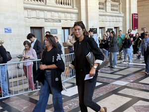 Affaire Aramburu - Maria, la veuve de Federico Martín Aramburu, fait face aux images de vidéosurveillance dans la salle