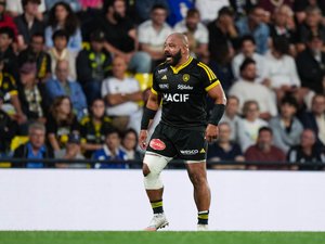Top 14 - Tolu Latu (La Rochelle) suspendu quatre semaines après son carton rouge face au Stade toulousain