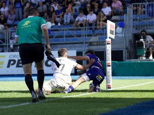 Top 14. "Pour nous, c'est terrible" : l'arbitre de Castres - Toulon s'explique après l'essai polémique d'Adam Vargas