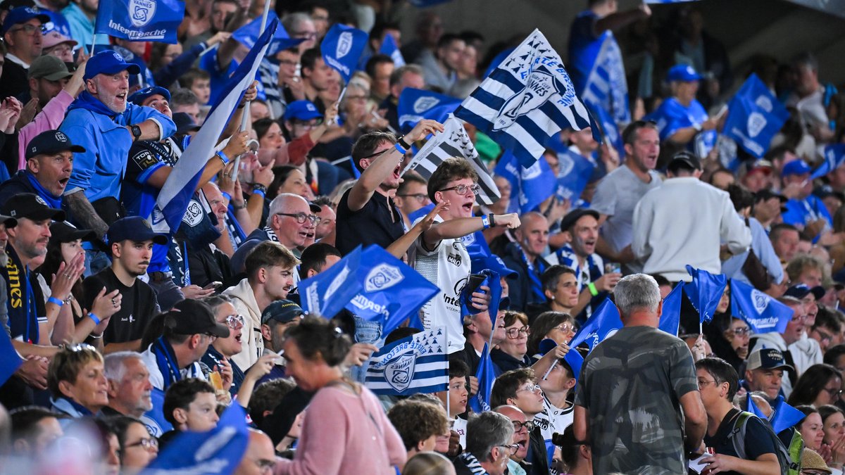 Top 14 - Reportage. "Si le stade avait fait 80 000 places, il aurait été complet" : soir de fête à Rennes mais de défaite pour Vannes