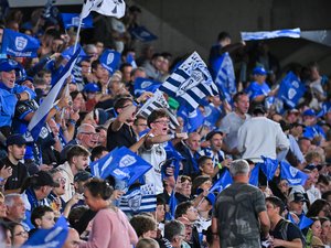 Top 14 - Reportage. "Si le stade avait fait 80 000 places, il aurait été complet" : soir de fête à Rennes mais de défaite pour Vannes