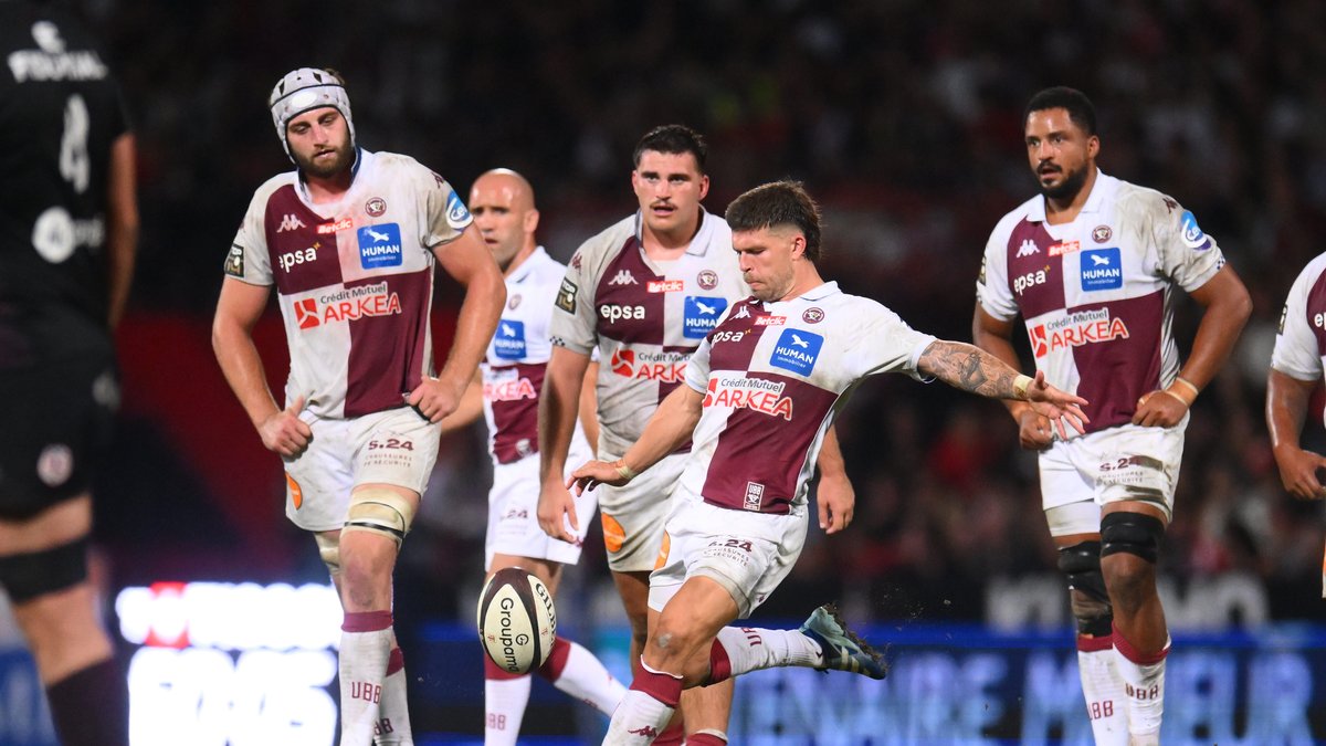 Top 14 - "Petit coup d'arrêt" : Matthieu Jalibert (Bordeaux-Bègles) confirme sa déchirure du quadriceps et évoque un retour d'ici quatre semaines