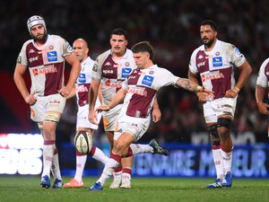 Top 14 - "Petit coup d'arrêt" : Matthieu Jalibert (Bordeaux-Bègles) confirme sa déchirure du quadriceps et évoque un retour d'ici quatre semaines