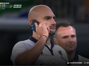 Insolite. International - Scène incroyable lors du match entre l'Australie et l'Afrique du Sud !