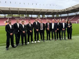 Top 14 - Total des enchères à 100 000 euros, chauffe-crampons : 24 heures dans les pas du Stade toulousain à Genève