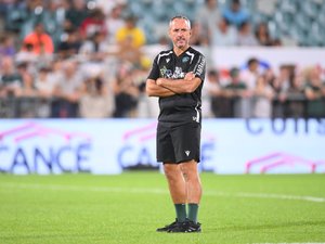 Top 14 - "Le président de Vannes n'est pas venu à la mi-temps pour nous demander d'être tranquilles" : Sébastien Piqueronies revient sur le match fou entre Vannes et Pau