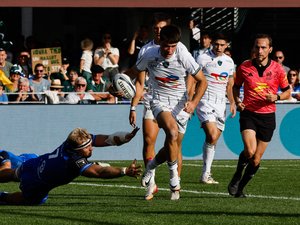 Vidéo. Top 14 - Revivez l'incroyable essai de cent mètres inscrit par Pau après une folle relance de Théo Attissogbe !